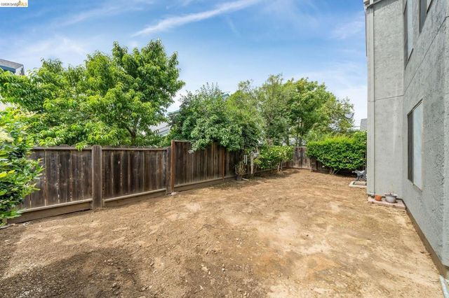 640 Mockingbird Ln, Oakley, CA 94561