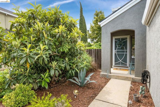 640 Mockingbird Ln, Oakley, CA 94561