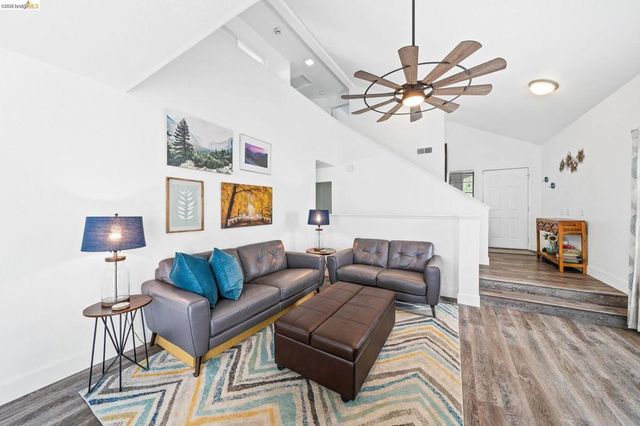 640 Mockingbird Ln, Oakley, CA 94561