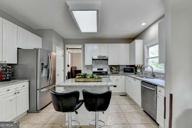 1053 Hawk Creek Trail, Lawrenceville, GA 30043