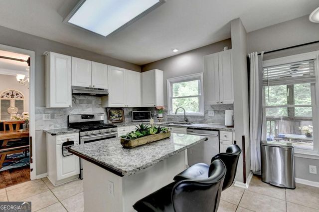 1053 Hawk Creek Trail, Lawrenceville, GA 30043