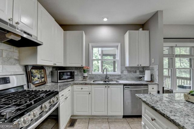 1053 Hawk Creek Trail, Lawrenceville, GA 30043
