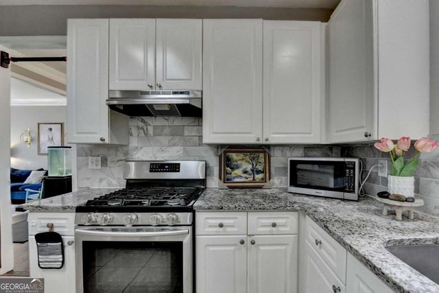 1053 Hawk Creek Trail, Lawrenceville, GA 30043