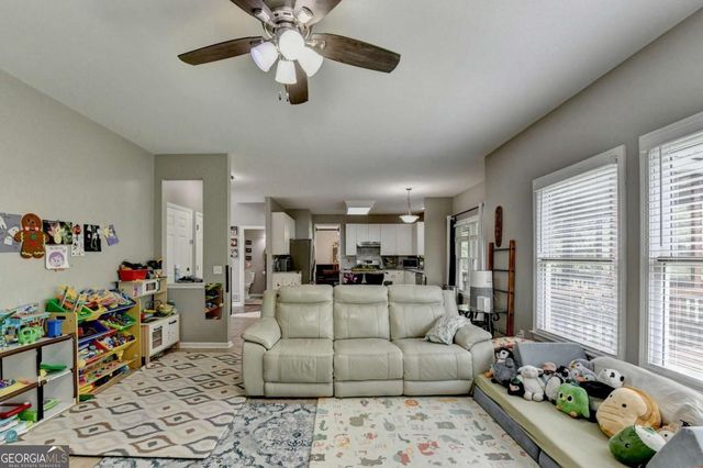 1053 Hawk Creek Trail, Lawrenceville, GA 30043