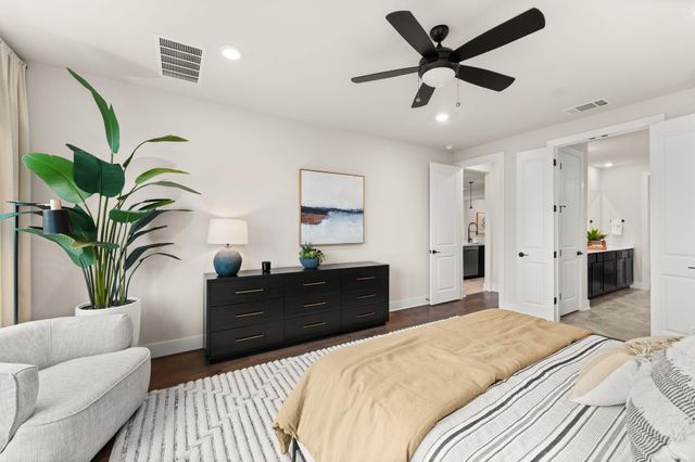 6514 Velvet Leaf LN, Buda, TX 78610