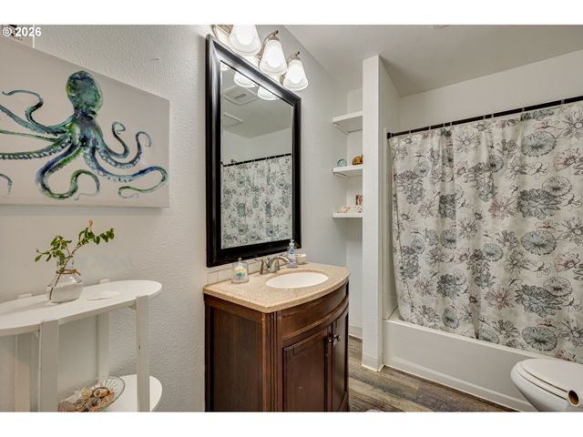 315 SCOTT HILL Rd, Woodland, WA 98674