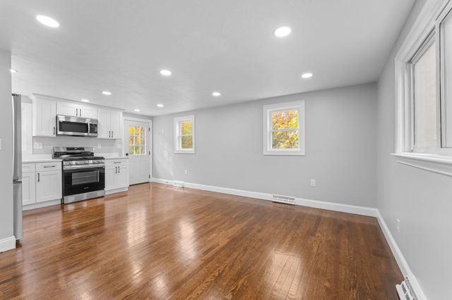124 Auburn St, Whitman, MA 02382