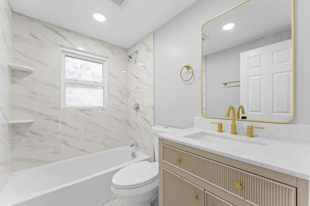 124 Auburn St, Whitman, MA 02382