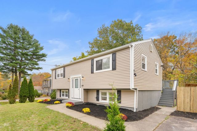 124 Auburn St, Whitman, MA 02382