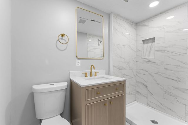 124 Auburn St, Whitman, MA 02382