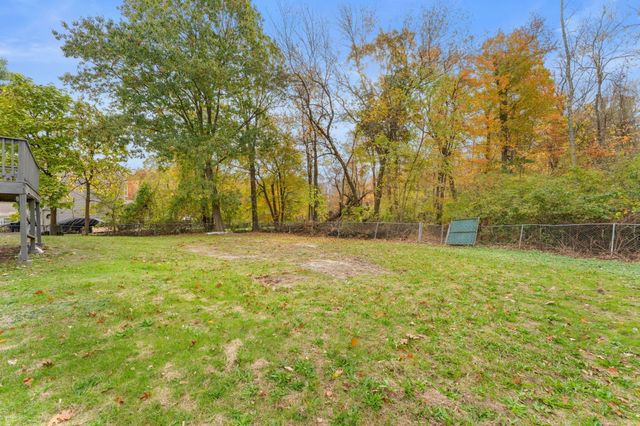 124 Auburn St, Whitman, MA 02382
