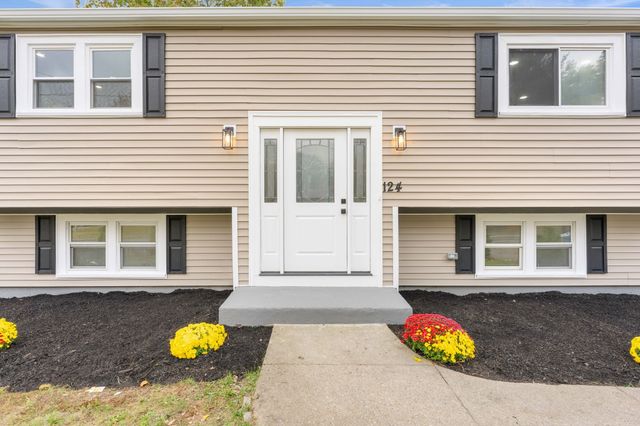 124 Auburn St, Whitman, MA 02382