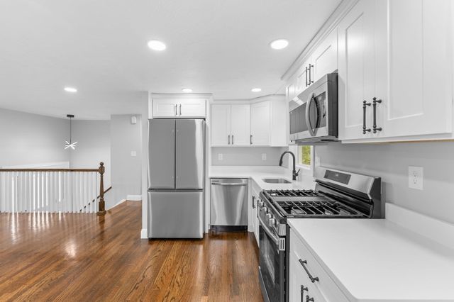124 Auburn St, Whitman, MA 02382