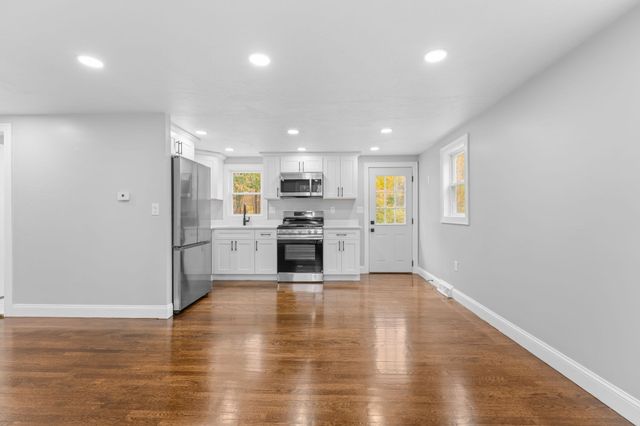 124 Auburn St, Whitman, MA 02382