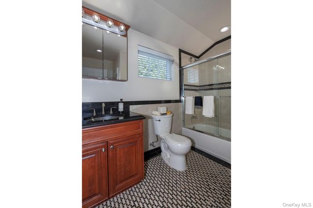 5000 Townhouse Drive 3906, Coram, NY 11727