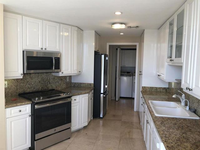 848 Brickell Key Drive 1505, Miami, FL 33131