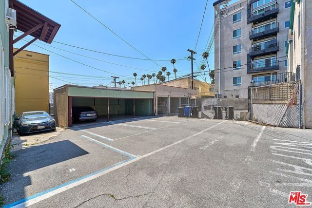 905 S Catalina Street, Los Angeles, CA 90006