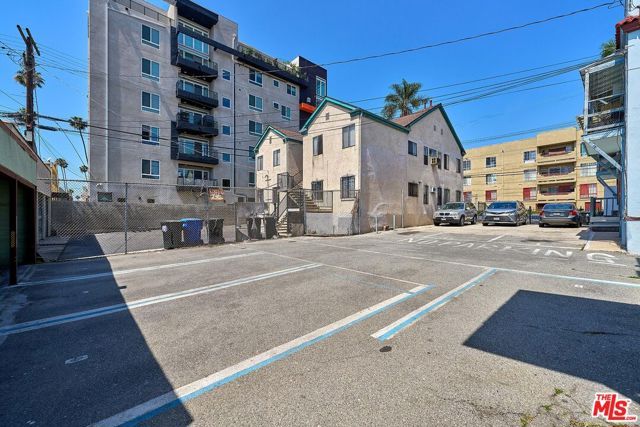 905 S Catalina Street, Los Angeles, CA 90006