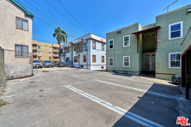 905 S Catalina Street, Los Angeles, CA 90006
