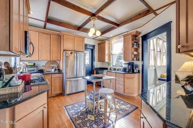 717 West Pine Street, Johnson City, TN 37604