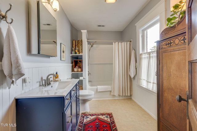 717 West Pine Street, Johnson City, TN 37604