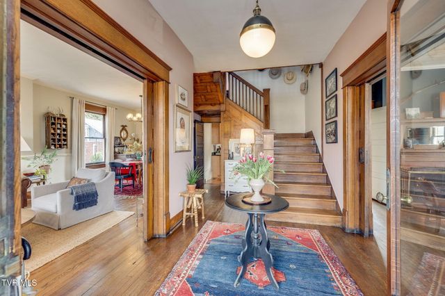 717 West Pine Street, Johnson City, TN 37604