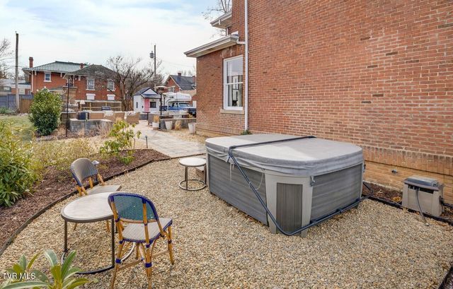 717 West Pine Street, Johnson City, TN 37604