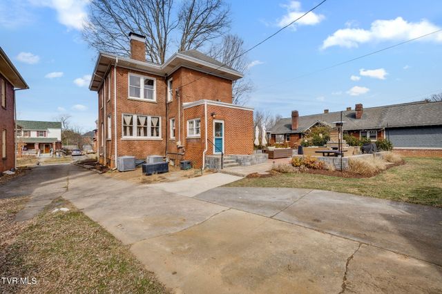 717 West Pine Street, Johnson City, TN 37604