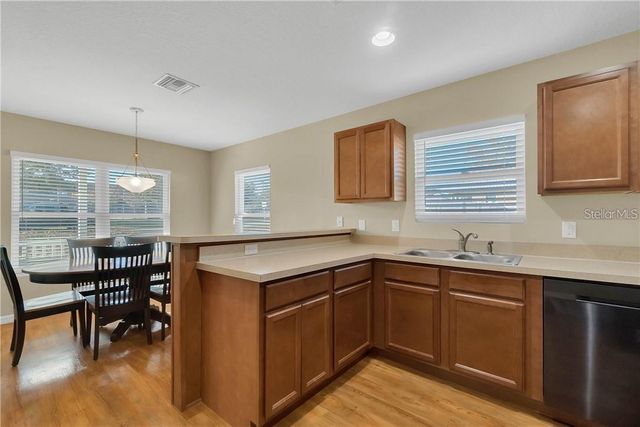 431 MIDWAY AVENUE, Mascotte, FL 34753
