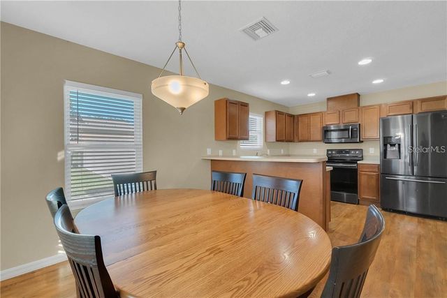 431 MIDWAY AVENUE, Mascotte, FL 34753