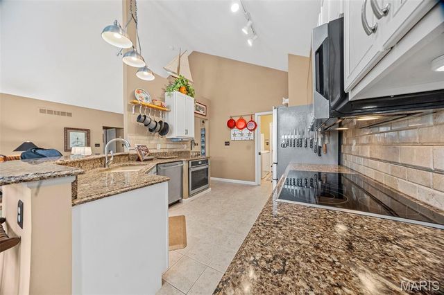 145 Brickyard Drive, Golden Eagle, IL 62036