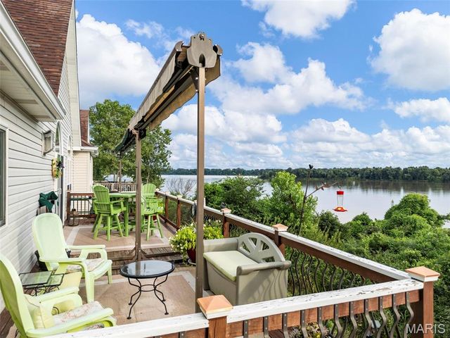 145 Brickyard Drive, Golden Eagle, IL 62036