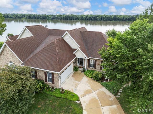 145 Brickyard Drive, Golden Eagle, IL 62036