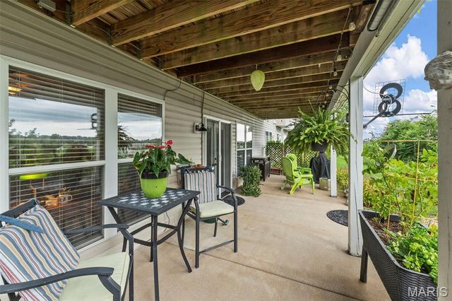 145 Brickyard Drive, Golden Eagle, IL 62036