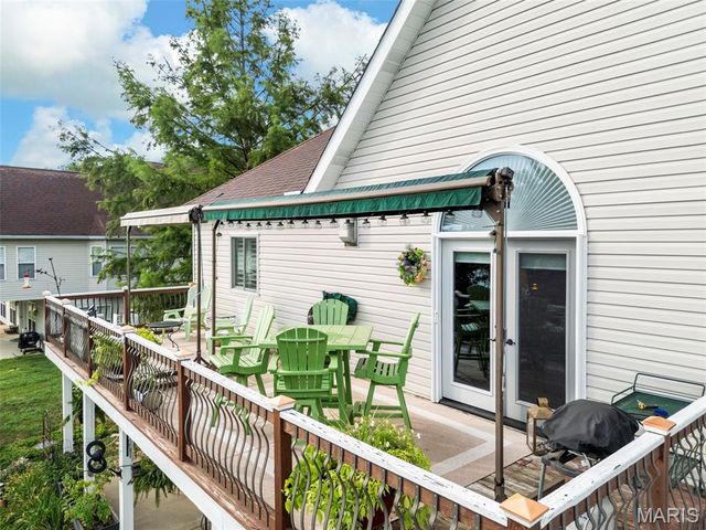 145 Brickyard Drive, Golden Eagle, IL 62036