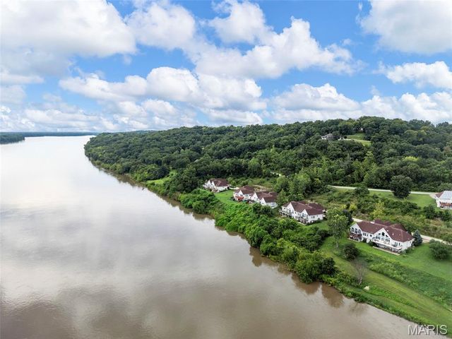 145 Brickyard Drive, Golden Eagle, IL 62036