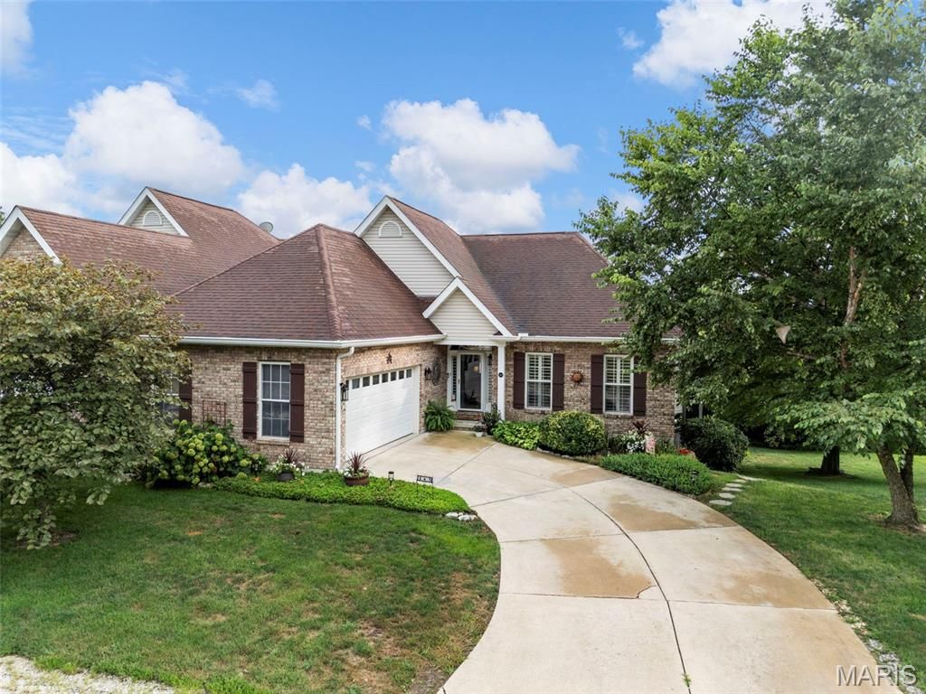 145 Brickyard Drive, Golden Eagle, IL 62036