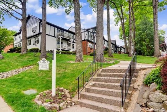 129 Parkside Drive, Suffern, NY 10901