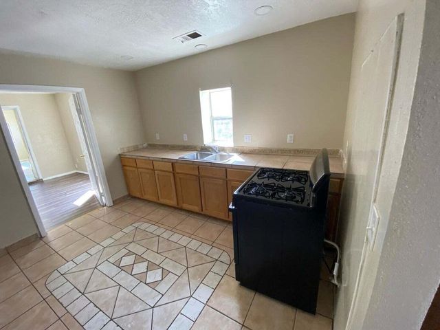3022 Aaron Court SW, Albuquerque, NM 87105