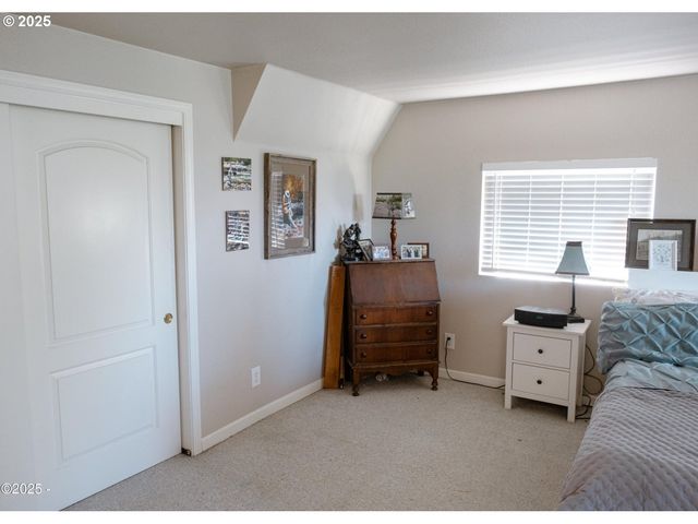 5460 PALISADES Dr, Lincoln City, OR 97367