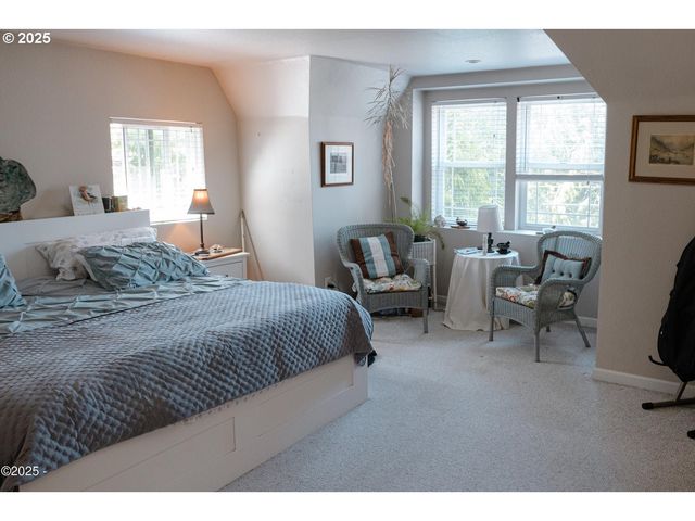 5460 PALISADES Dr, Lincoln City, OR 97367