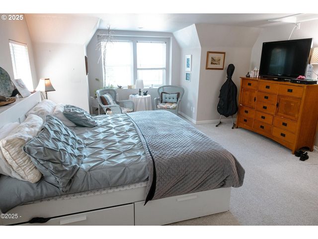 5460 PALISADES Dr, Lincoln City, OR 97367