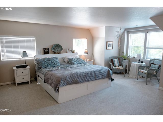 5460 PALISADES Dr, Lincoln City, OR 97367