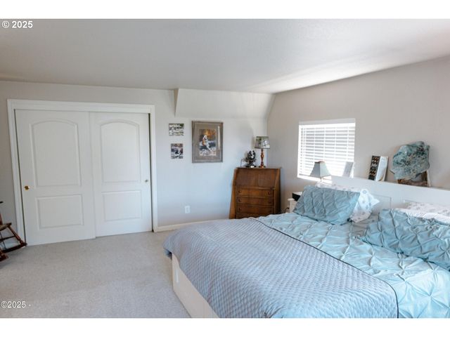 5460 PALISADES Dr, Lincoln City, OR 97367