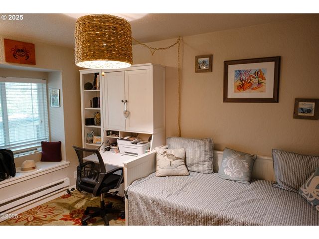 5460 PALISADES Dr, Lincoln City, OR 97367