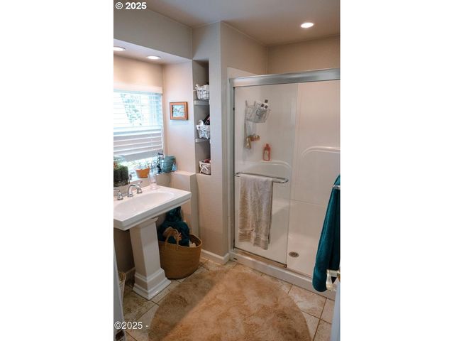 5460 PALISADES Dr, Lincoln City, OR 97367