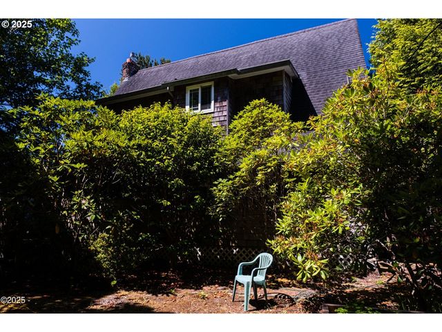 5460 PALISADES Dr, Lincoln City, OR 97367