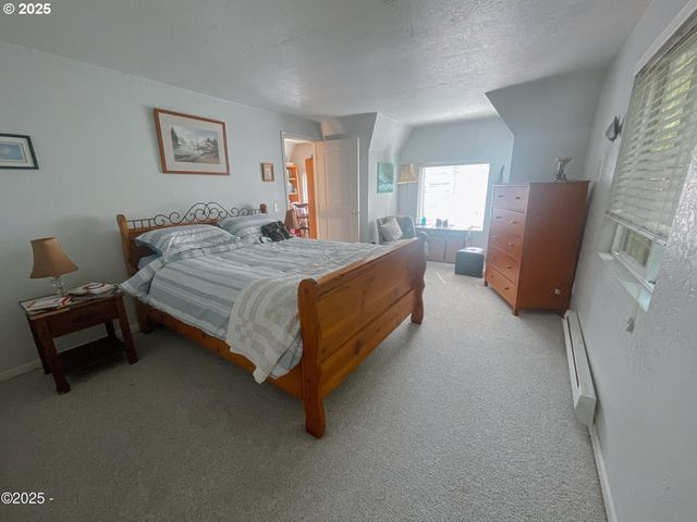 5460 PALISADES Dr, Lincoln City, OR 97367