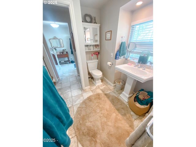 5460 PALISADES Dr, Lincoln City, OR 97367