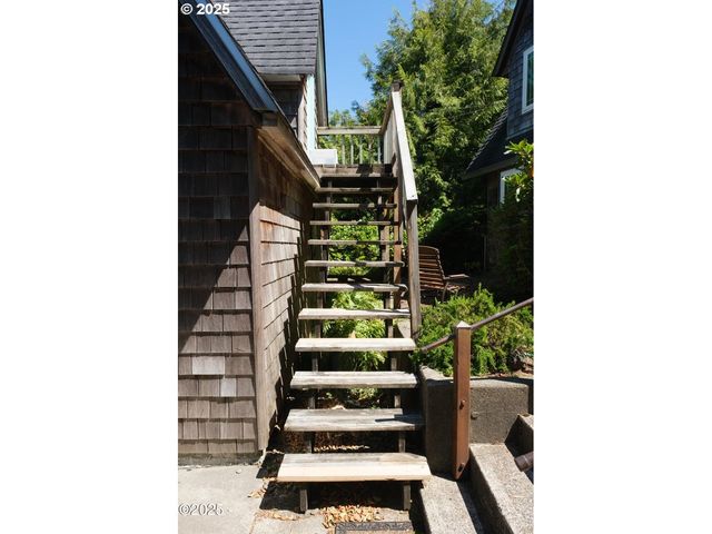 5460 PALISADES Dr, Lincoln City, OR 97367